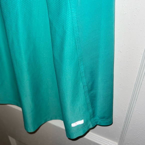 Danskin Now Sea Green Semi-Fitted Workout Tank Top. Like-new condition. Size M - Picture 4 of 5